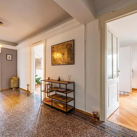 The Attic - Your Space In The Center Appartement